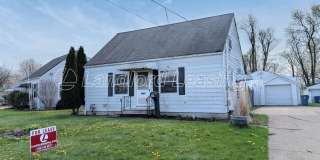 Nice 3 bedroom bungalow with full basement and garage. Gallery 1