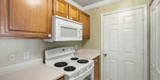 Spacious 2-Bedroom Condo with Sunroom & Resort-Style Amenities! Gallery 6