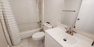 Room in 6 Bedroom Home at Henslowe Dr Gallery 11