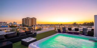 1004 N Riverside Dr Gallery 1