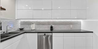 10433 Wilshire Boulevard Gallery 13