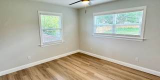 Downtown Clermont - Beautifully Renovated 2-Bed/1-Bath Upstairs Unit with Stunning Lake Minneola Views- Gallery 38