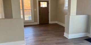 Newly Remodeled 3BR/1.5BA Townhome - Bates Hendricks Gallery 3