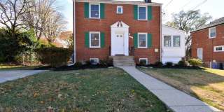 Beautifully Renovated 3BR 2.5BA Colonial in close in Silver Spring is AVAILABLE APRIL 17TH! Gallery 1