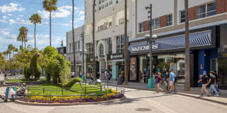 Vintage at 425 Broadway Gallery 26