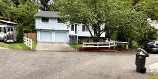 530 Northwest Carolyn Lane - Upper Gallery 1
