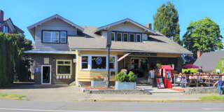 ON MONROE! Remodeled 4 Bed/2 Bath Better than on Campus Gallery 1