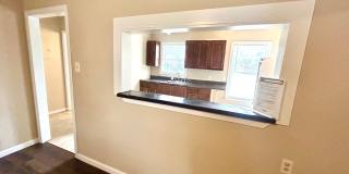 *MOVE IN SPECIAL* Pet-Friendly 2-Bedroom House with Large Fenced Backyard! Gallery 6
