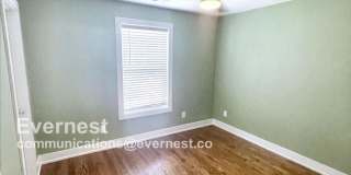 2116 Courtney Avenue Gallery 12