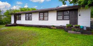 Cozy Renovated 2 BR Near Downtown Gallery 1