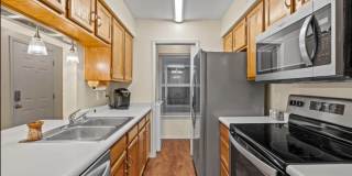 Beautiful condo available now! Gallery 1