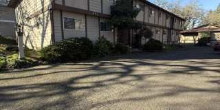 Private Two Bedroom Condo in South Salem Gallery 1