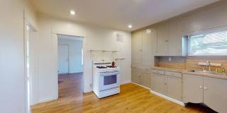 Charming Two Bedroom In the Heart of Downtown Kent ! Gallery 8
