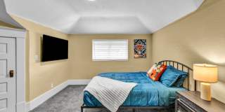 FULLY FURNISHED HISTORIC CHARMER BETWEEN UNR & DOWNTOWN – UTILITIES INCLUDED, MODERN UPGRADES, PRIME LOCATION Gallery 38