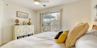 Top-Floor Serenity: Bright & Modern Fully Furnished Boulder Retreat Gallery 18