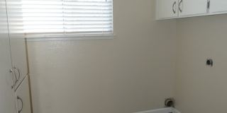 Townhouse Located Near School, Parks, Freeway Access! Gallery 7