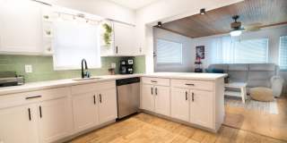 Stylish Heated Pool House  Near the Beach Gallery 17