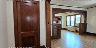 Large main floor duplex unit, Updated Kitchen & Bath, Full Dining Room w/Built-ins + Sunroom, garage stall Gallery 3