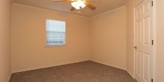 Beautiful 1 bed 1 bath with 1 car garage! Gallery 40