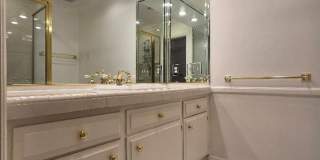 A Fabulous 3 Bedroom Townhome Centrally located. Gallery 41