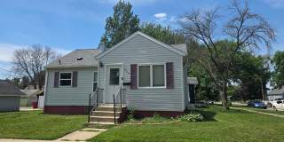 2bed 1 bath home with detached garage Gallery 1