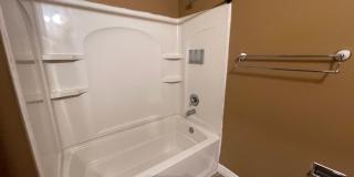 15112 Lincoln Cir – 3 Bed/2 Bath Split Entry in Millard School District | Fireplace, Deck, Fenced Yard Gallery 9