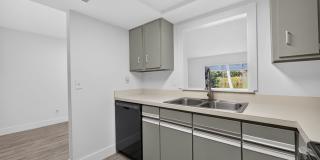 Pierce Beach Premier Apartments at Woodland Condominium Gallery 15