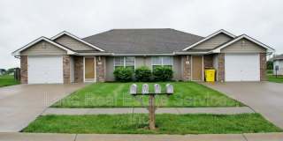 1035 NW Willow Dr Gallery 1