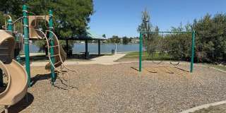 Charming 4BR Townhome in Thornton Gallery 3