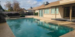 3 Bedroom 2 bathrooms with Sparkling Pool Gallery 1