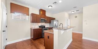 Stunningly Beautiful and Stylish Garage Apartment ~ Gallery 7