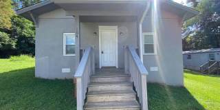 Adorable cottage in the heart of Rustburg!! 1 bed 1 bath! Gallery 1