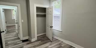 2 Bedroom Home with Fenced in Backyard! Gallery 12
