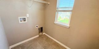 Beautiful 3 Bed, 2.5 Bath House in Windsor! Gallery 17