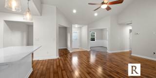 3 Bedroom + Office in Central Point! Gallery 10