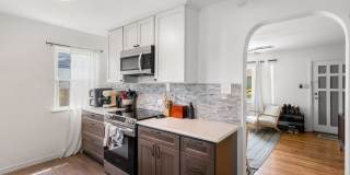 3BD, 1BA Edgewater Home with Lard Back Yard and 2-Car Garage Gallery 8
