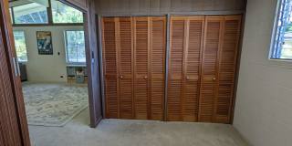 Country living in the City - Huge bonus room, entertainment deck, covered lanai and lots of storage. Gallery 19