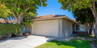 Centrally Located Casa La Canada Townhome! Gallery 1