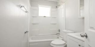 Four Bed 2 Full Bath in Lorain Gallery 12