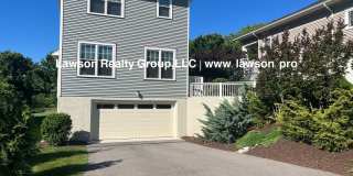 Upscale Three Bedroom in Colonial Green with Garage Upscale Three Bedroom in Colonial Green with Garage Gallery 3