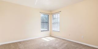 5/4 HEATHROW POOL HOME! Gallery 21