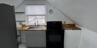 RENOVATED UPSTAIRS 2 BEDROOM HOME- FULL PRIVATE UPPER LEVEL RENOVATED UPSTAIRS 2 BEDROOM HOME- FULL PRIVATE UPPER LEVEL Gallery 7