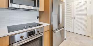 Sky Ala Moana #1701: Spacious Condo w/ Ocean Views Gallery 9