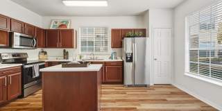 Village on the Parkway Apartments Gallery 18