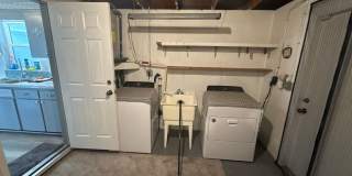 Beautiful 2 bedroom home with fenced in backyard Gallery 16
