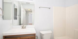 Beautiful 3 bed / 2 bath duplex in Uptown Neighborhood! Gallery 16