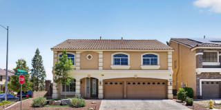 Beautifully upgraded 5-bedroom home with a pool! Gallery 7