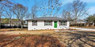 Newly Renovated Property! 4 Bedroom 3 Bathroom Available Today! Gallery 1