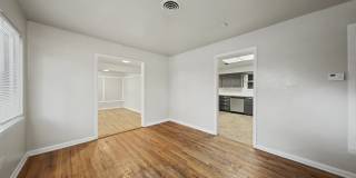 307 Oak St Gallery 13