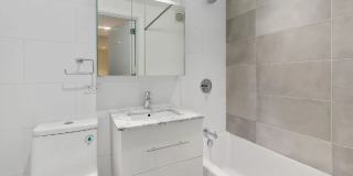 234 E 40th St Gallery 7